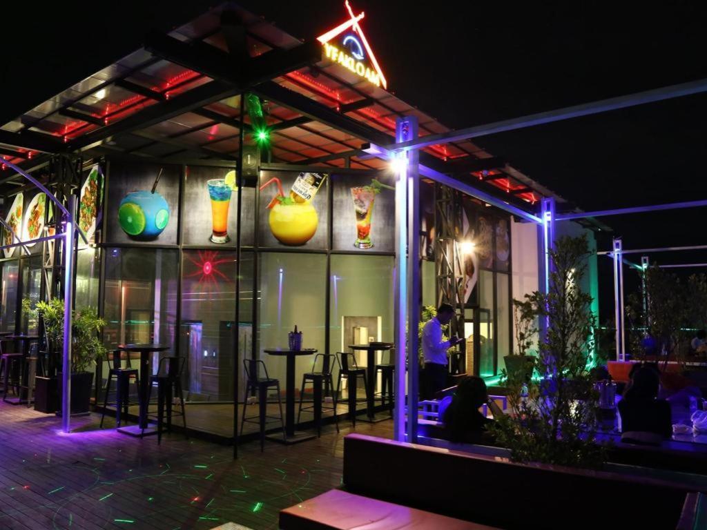 Yeak Loam Hotel Banlung Bagian luar foto