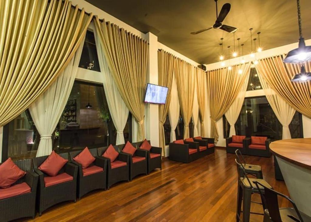 Yeak Loam Hotel Banlung Bagian luar foto