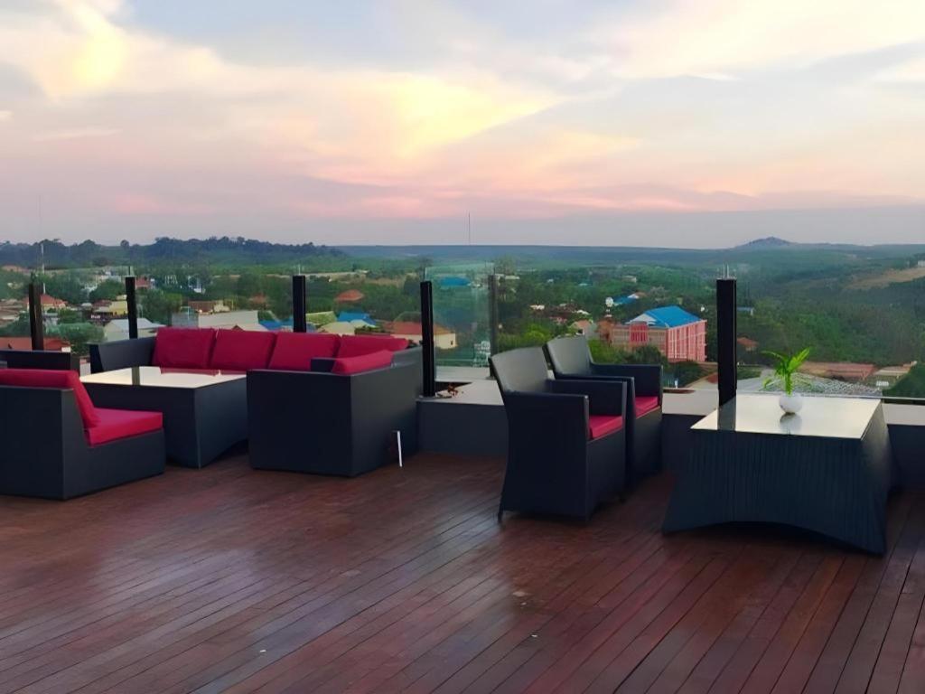 Yeak Loam Hotel Banlung Bagian luar foto