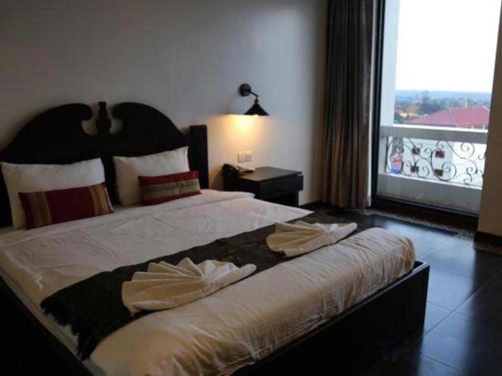 Yeak Loam Hotel Banlung Bagian luar foto
