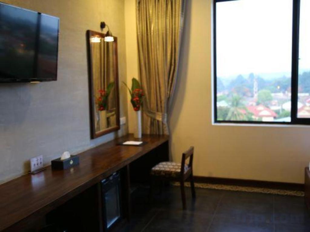 Yeak Loam Hotel Banlung Bagian luar foto