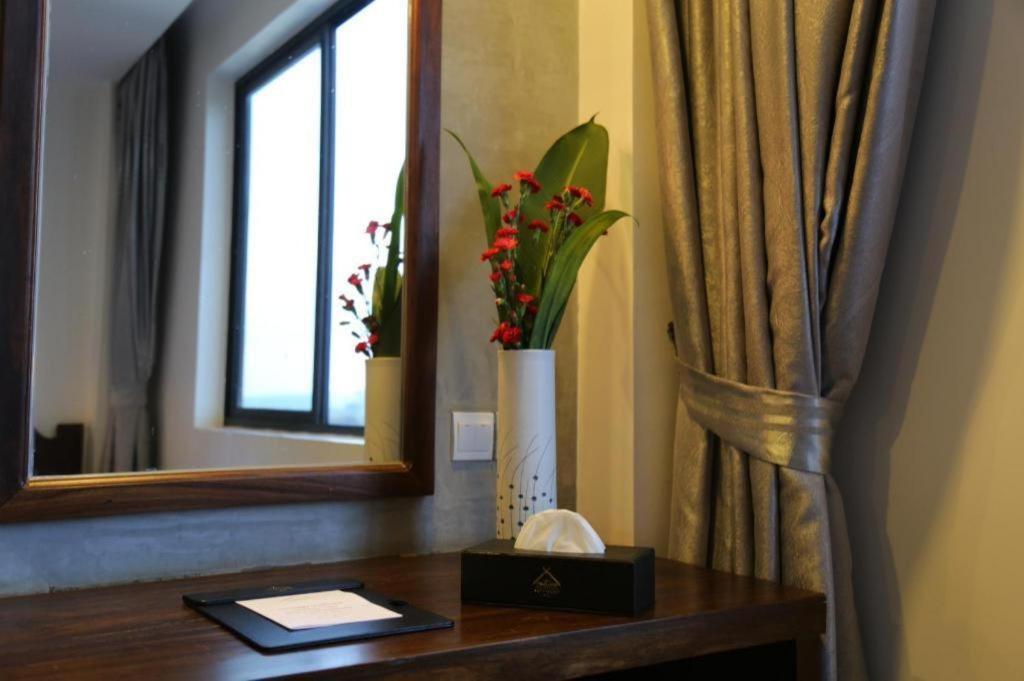 Yeak Loam Hotel Banlung Bagian luar foto