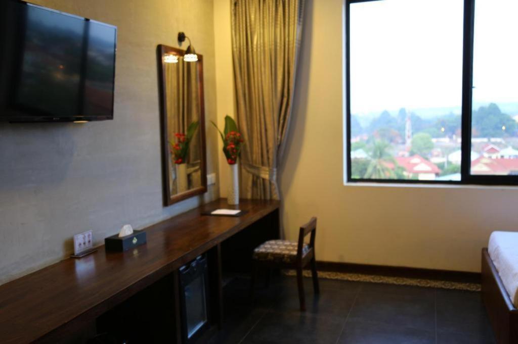 Yeak Loam Hotel Banlung Bagian luar foto