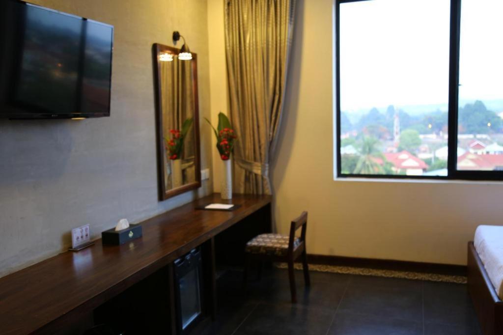 Yeak Loam Hotel Banlung Bagian luar foto