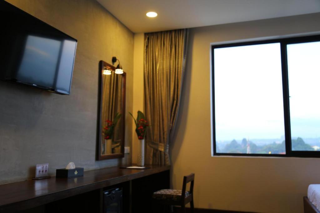 Yeak Loam Hotel Banlung Bagian luar foto