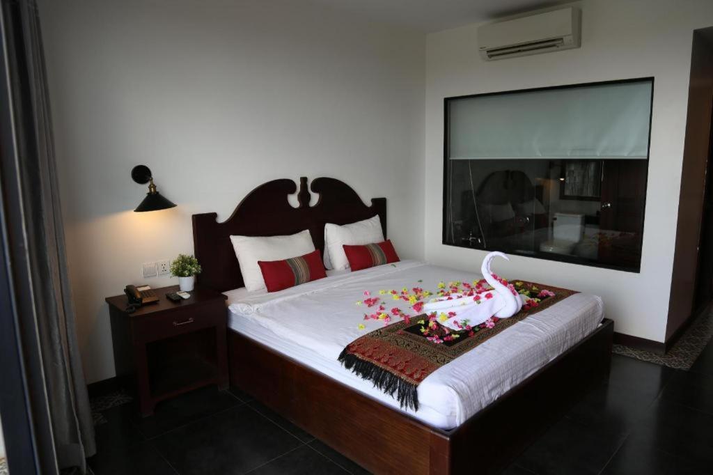 Yeak Loam Hotel Banlung Bagian luar foto
